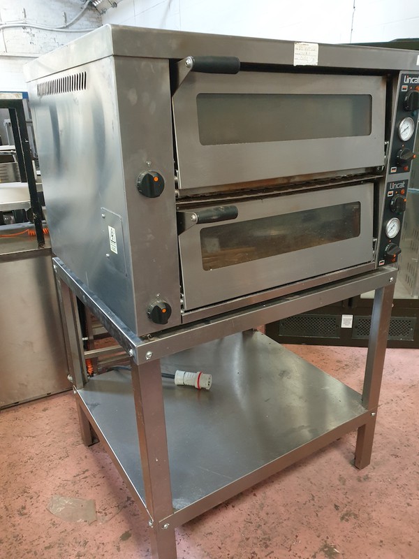 zLincat PO430-2 Twin Deck 3 Phase Electric Pizza Oven on StandLincat PO430-2 Twin Deck 3 Phase Electric Pizza Oven on Stand