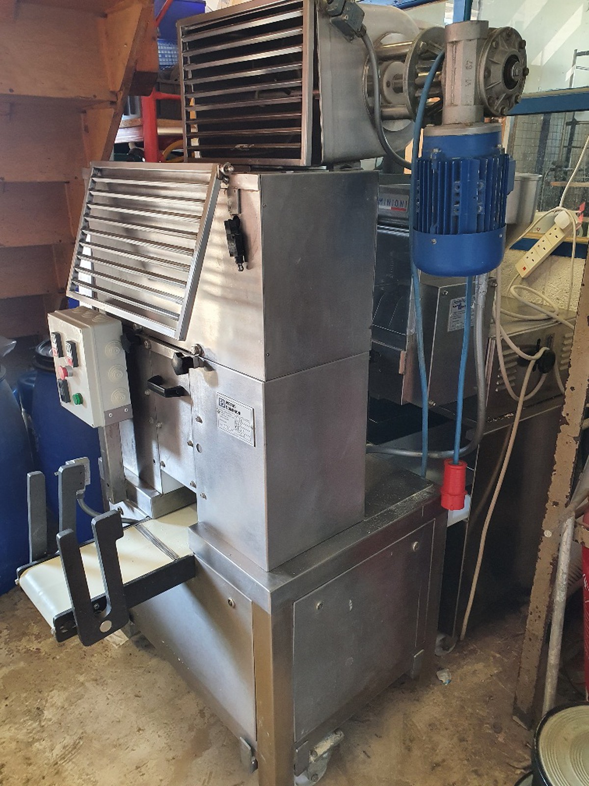 https://for-sale.used-secondhand.co.uk/media/used/secondhand/images/62971/large-selection-of-pasta-making-equipment-hampshire/1200/pietro-dominioni-a160-for-sale-269.jpg