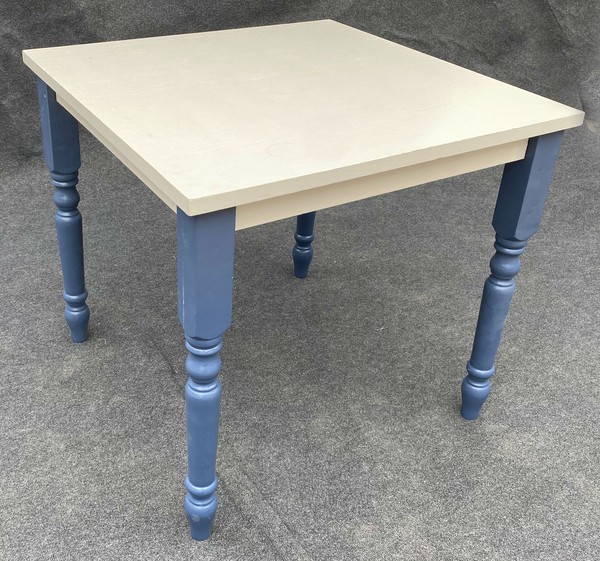 Square restaurant tables for sale