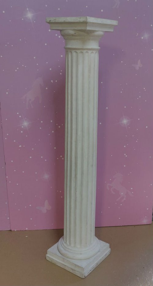 White hard wearing resin pilar