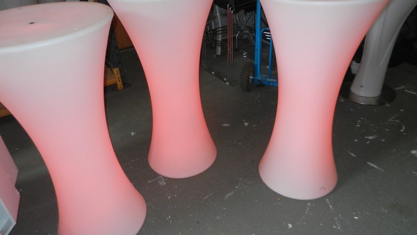Poseur LED Tables