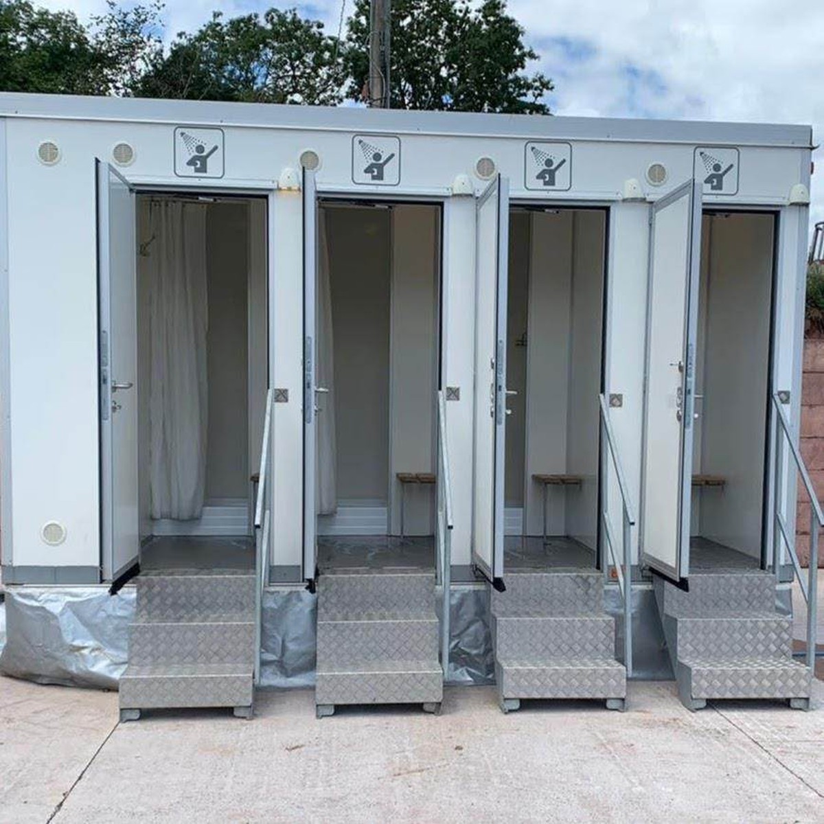 Glamping Equipment Glamping Showers 5x 4 Bay Gas Operated Shower