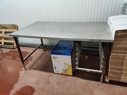 Large Kitchen / Bakery Table Large Kitchen / Bakery Table