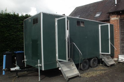 Exterior 3+2 Toilet Unit plus 3 Urinals Toilet Trailer Exterior 3+2 Toilet Unit plus 3 Urinals Toilet Trailer