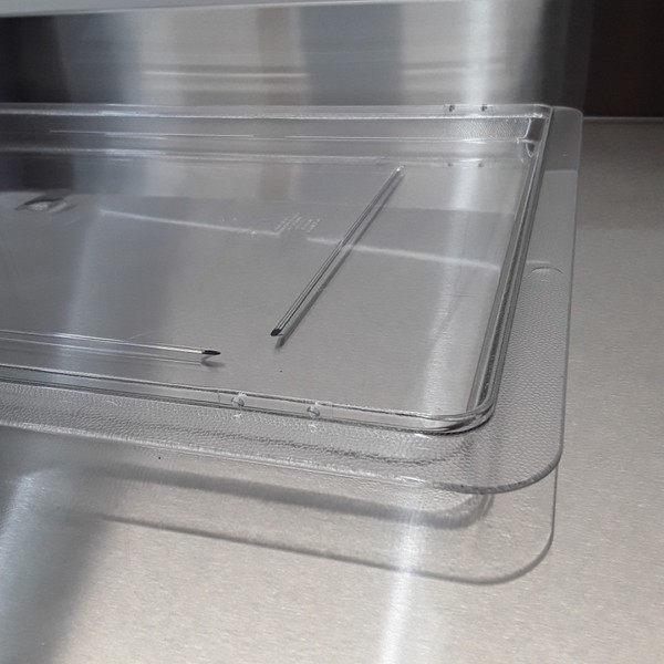 Polycarbonate trays - By Cambro