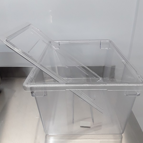 Cambro  Polycarbonate Food Storage Box (11930)
