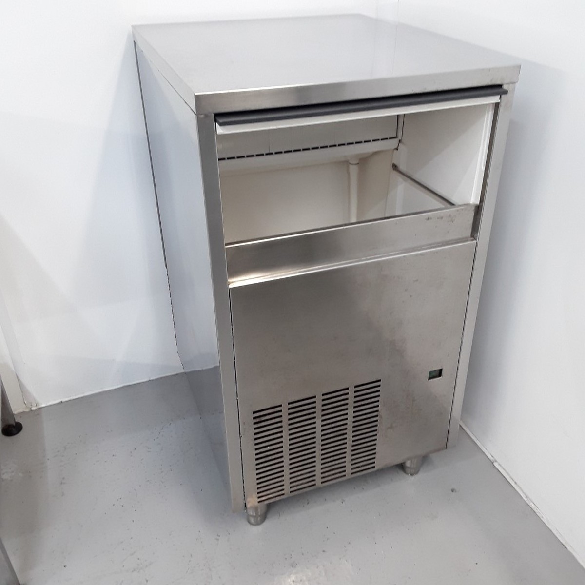 Secondhand Pub Equipment | Ice Machines | Used Maidaid M50-25 Ice Maker ...