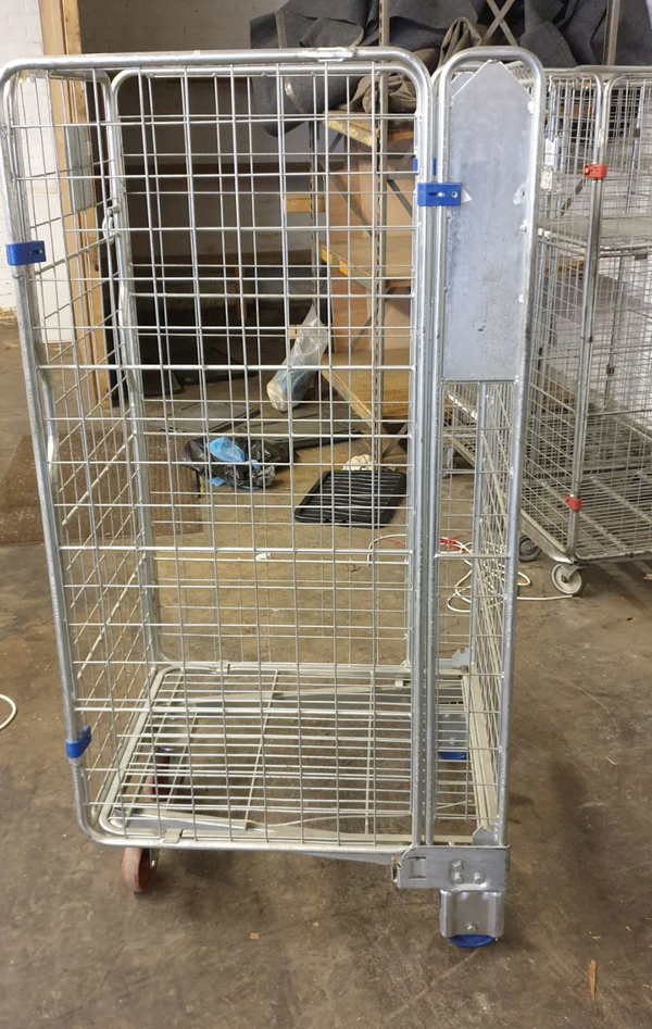 Secondhand transport cages for sale