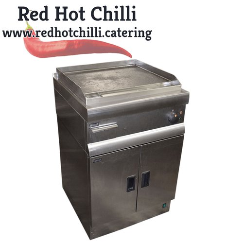 Griddle mounted to a hot cupboard