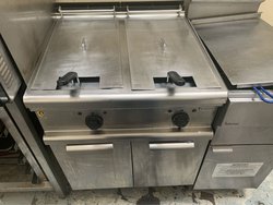 Floor standing electric fryer