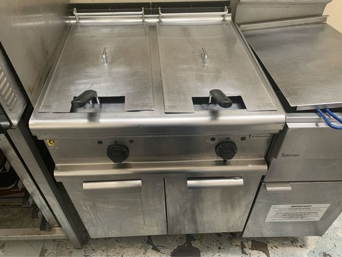 Floor standing electric fryer
