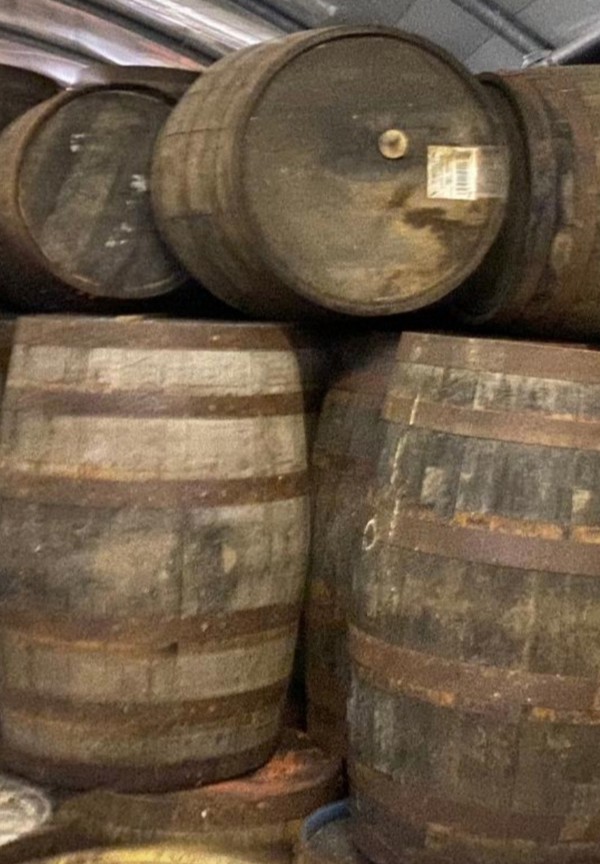 Secondhand Pub Equipment Beer Garden Furniture Whisky Barrels