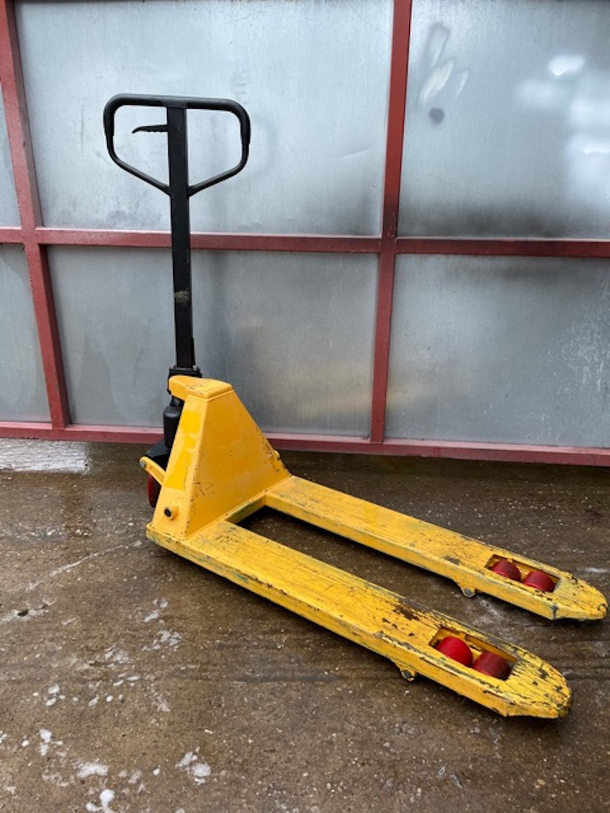 ManufacturingEquipment.co.uk Material Handling Pallet Truck