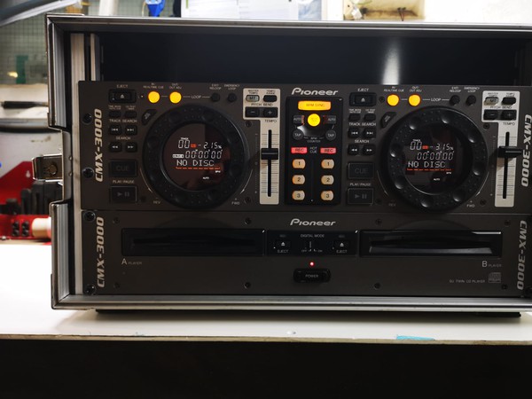 Secondhand CMX-3000 CD player for sale