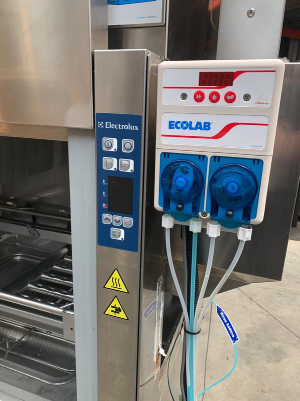Electrolux Conveyor dishwasher with Ecolab soap pump