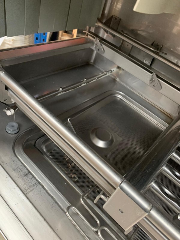 Used conveyor dishwasher