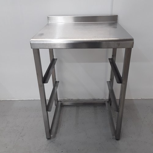 Table with 500mm tray racks