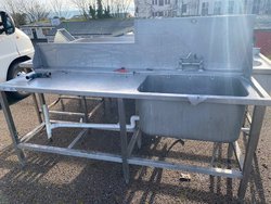 Free standing single sink