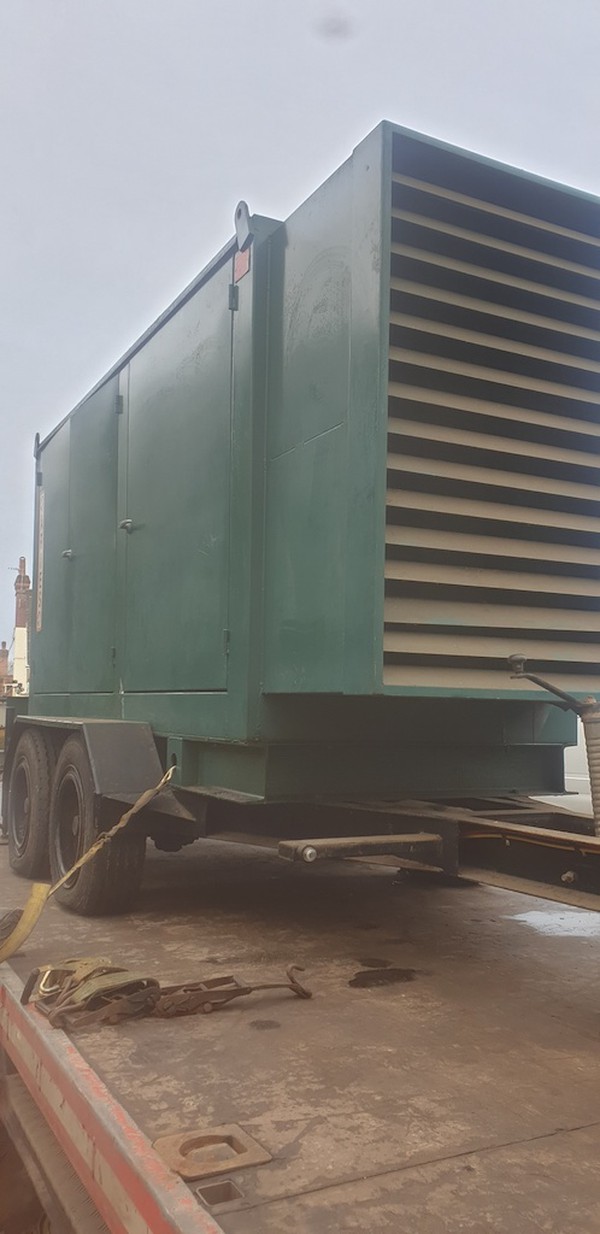 200 kva silent generator set mounted to trailer