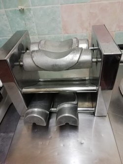 Mono Hand Pasty Machine With Die