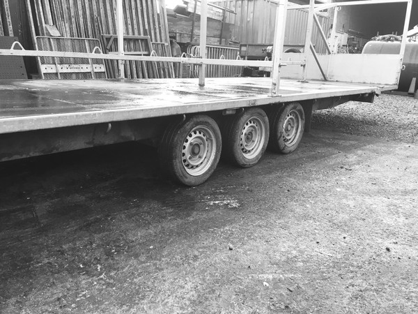 Flatbed tri Axle trailer