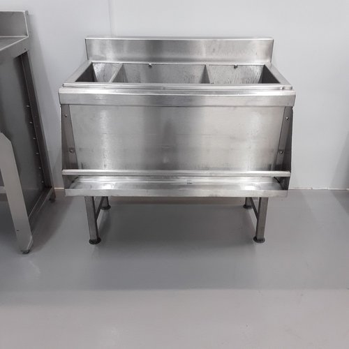 Used Stainless Ice Well (13004) Used Stainless Ice Well (13004)