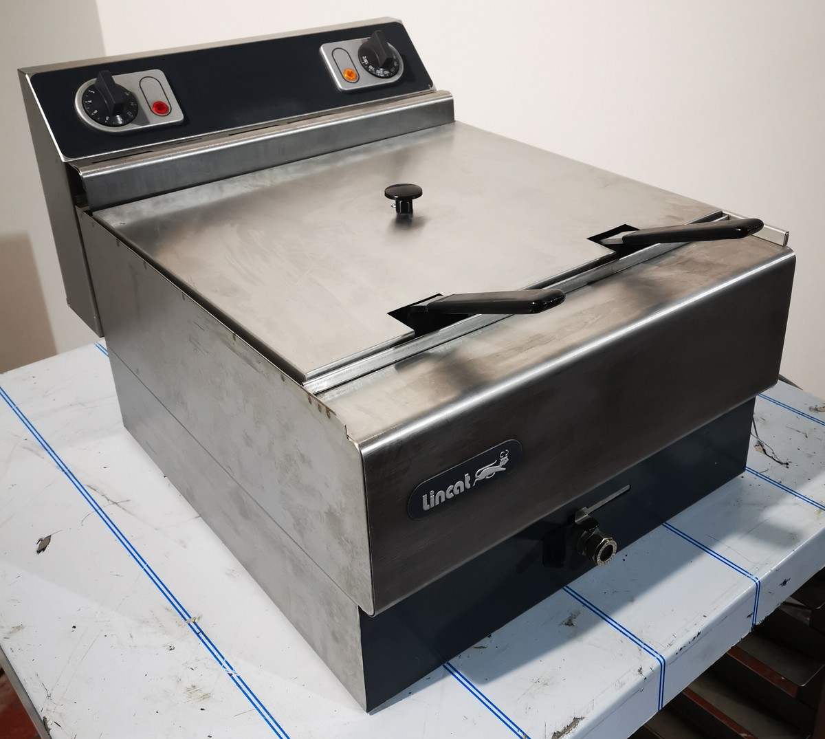 Secondhand Catering Equipment Electric Fryers Lincat Counter Top