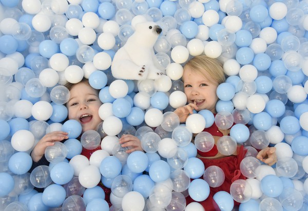 Snow ball ball pit