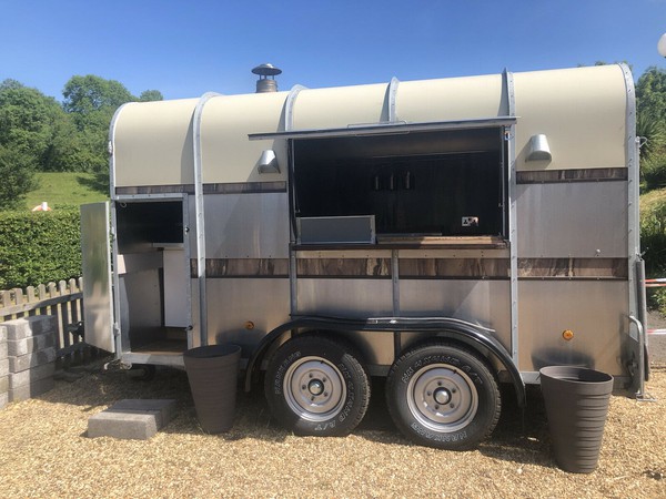 Wood fired pizza Oven / trailer
