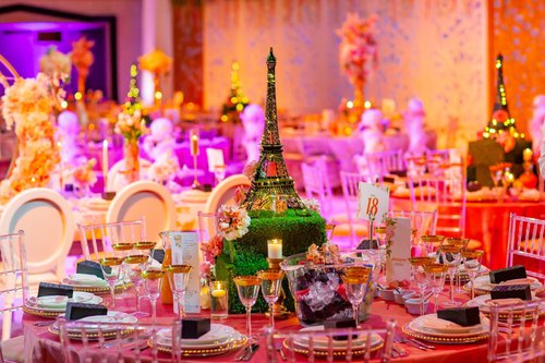Eiffel tower Table Centre with grass plinth Eiffel tower Table Centre with grass plinth