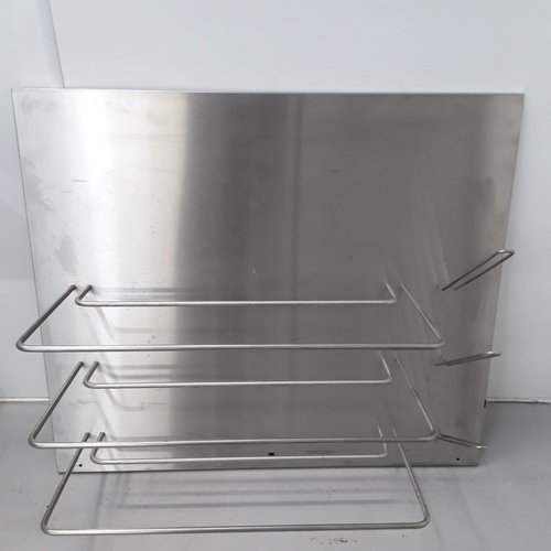 Well shelf with hanging rails Well shelf with hanging rails