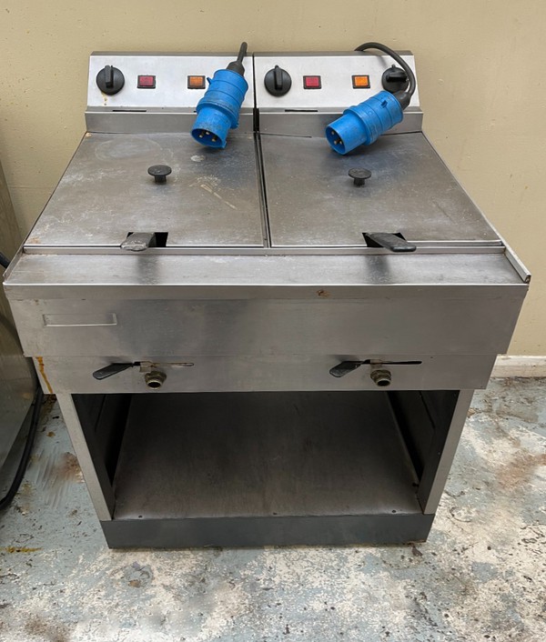 Secondhand Catering Equipment | Electric Fryers | Twin Basket Electric