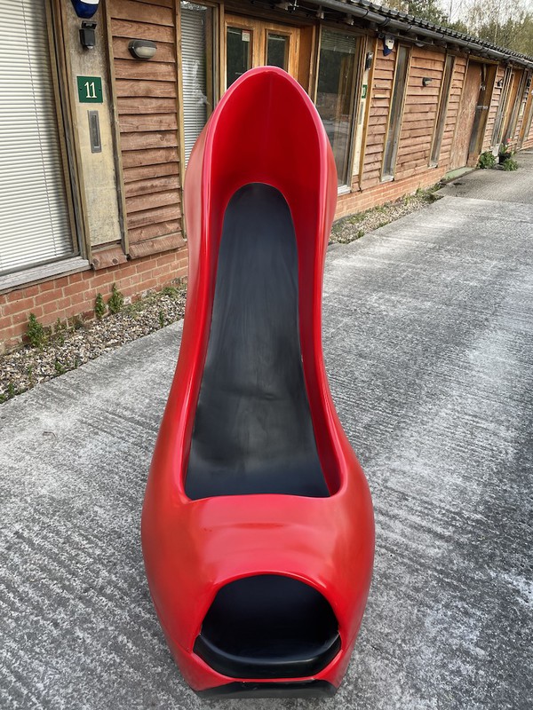 Eighties style Giant Red Stiletto Shoe Statue Prop Eighties style Giant Red Stiletto Shoe Statue Prop