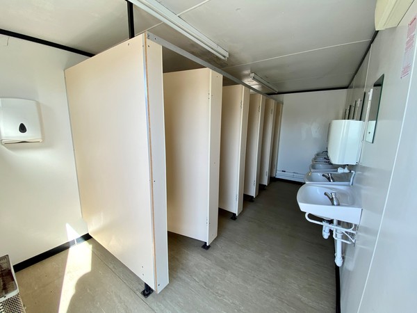 5x Ladies toilet cubicles - toilet block
