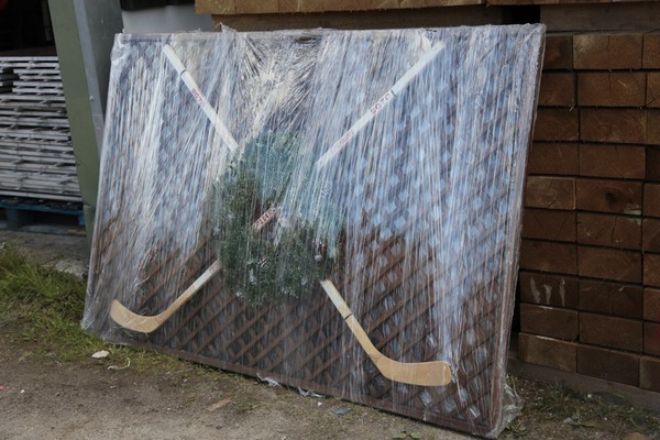 1.2m x 1.8m Lattice panel with Ice hockey and christmas wreath