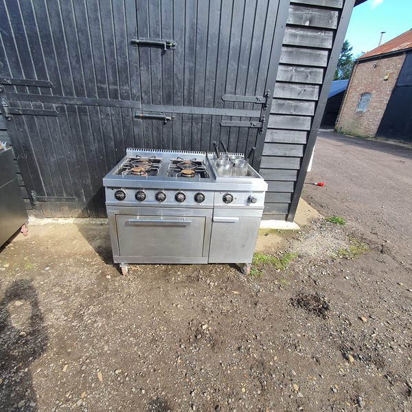 Charvet range cooker and pasta boiler