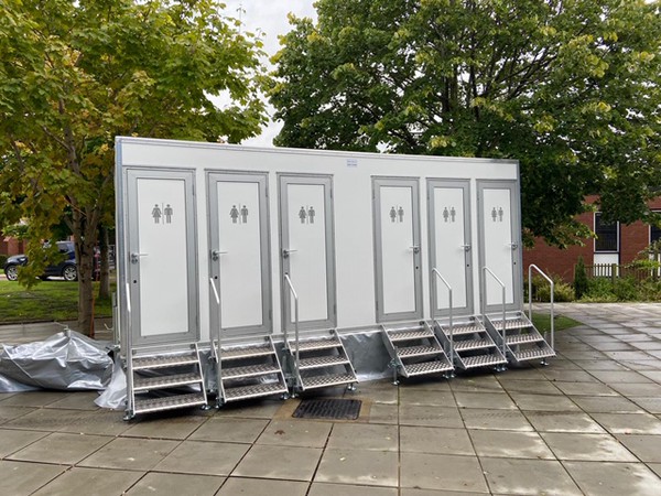 Unisex toilet trailer with separate toilets
