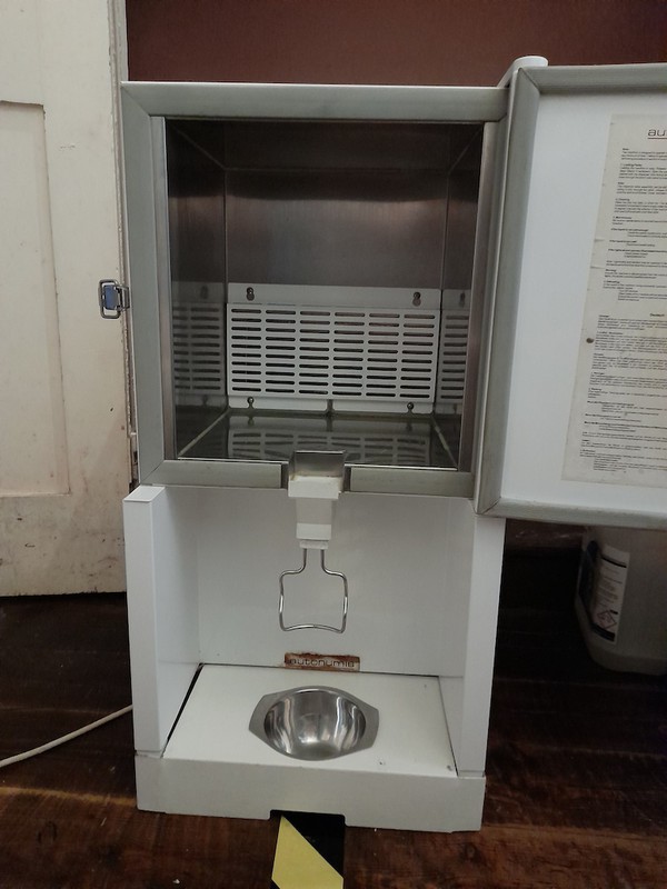 Autonumis milk fridge