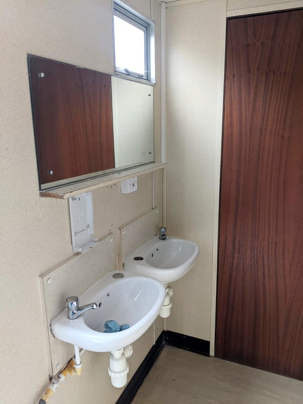 Toilet trailer Hand basin