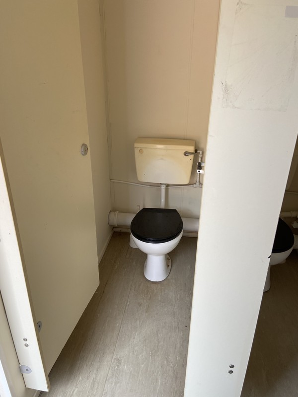 Secondhand 2 + 1 Toilet Block