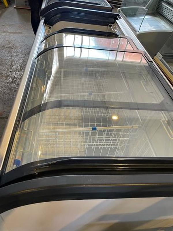 Glass lid display freezer
