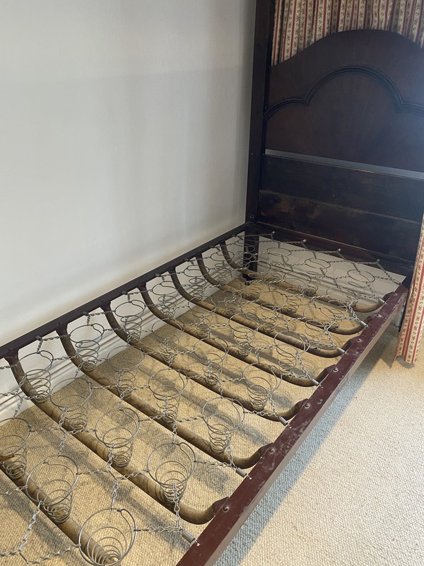 Secondhand bed