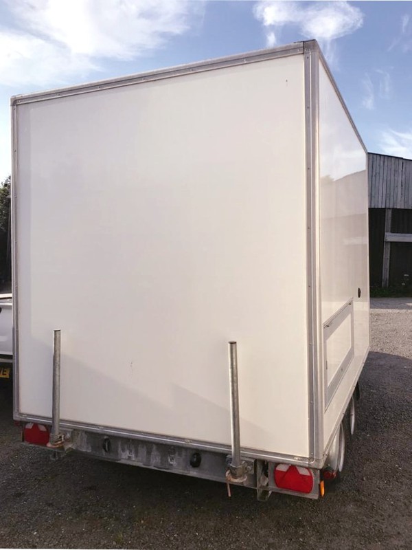 Mobile toilet trailer