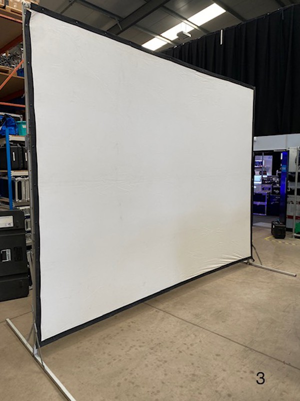 Front Projection Screen 11ft5 x 8ft5 In Case