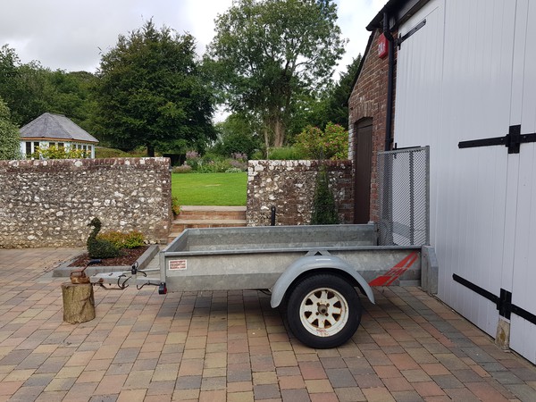 10ft trailer with new lights and rear ramp For Sale