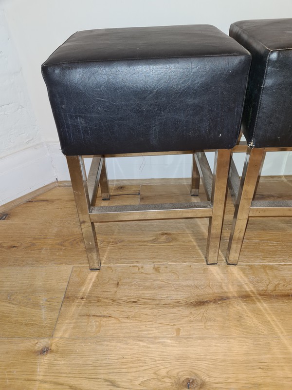 MODERN BLACK AND CHROME STOOLS FOR TABLE USE For Sale