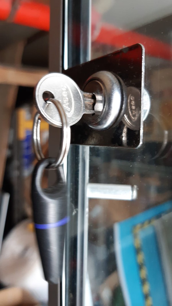 Lockable glass cabinet