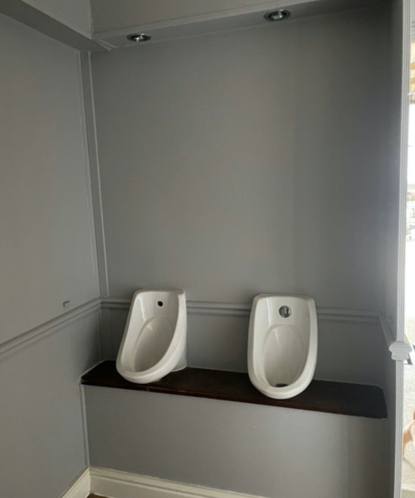 Secondhand 3 + 2 toilet trailer