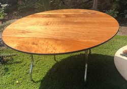 5Ft round table with American legs and rubber edging