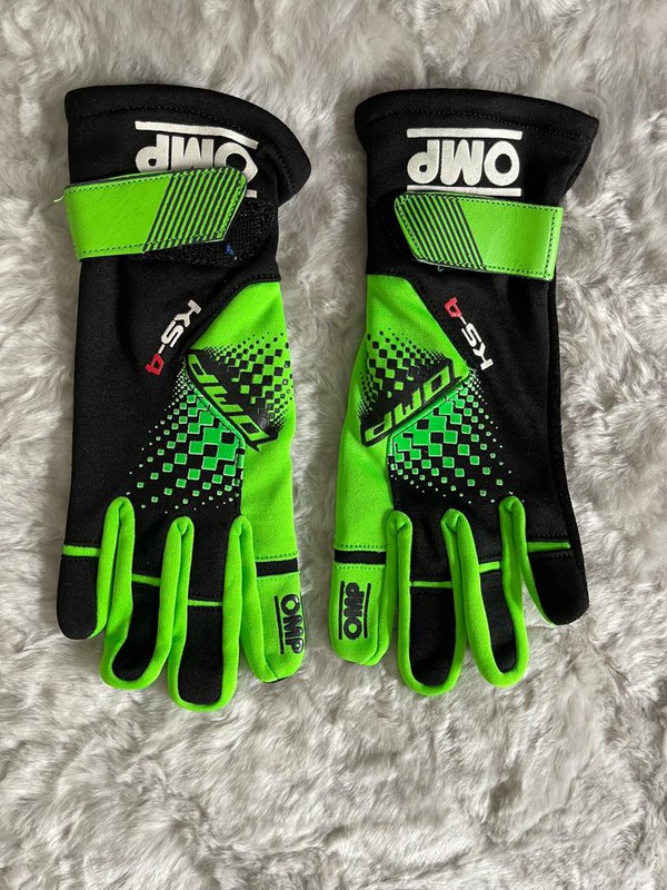 Gloves are OMP KS4 fluro green/black size small.